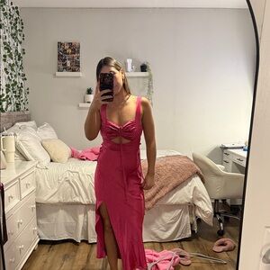 Chic Fuchsia Midi Dress with Slit